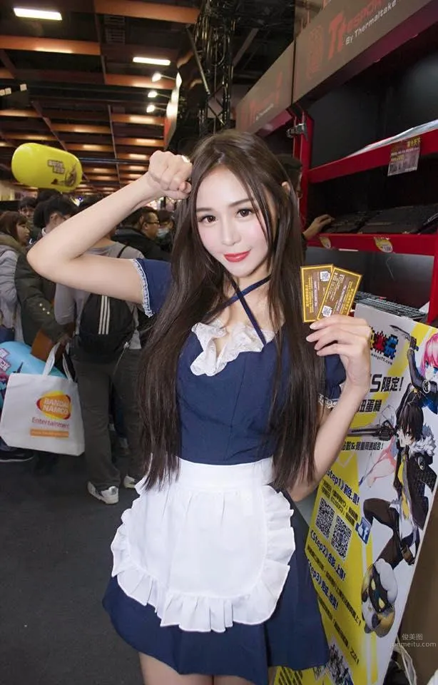 Taiwan Beauty Lena Lina Holding a Straightener Is So Cute photo 34