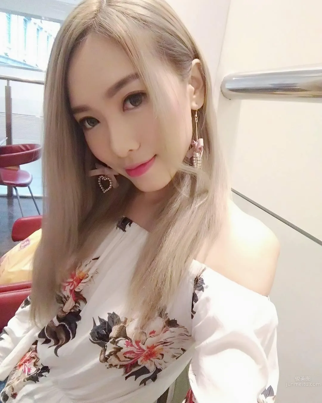 Malaysian Car Model's Domineering Selfie: Don't Mess with Me, I've Trained photo 47