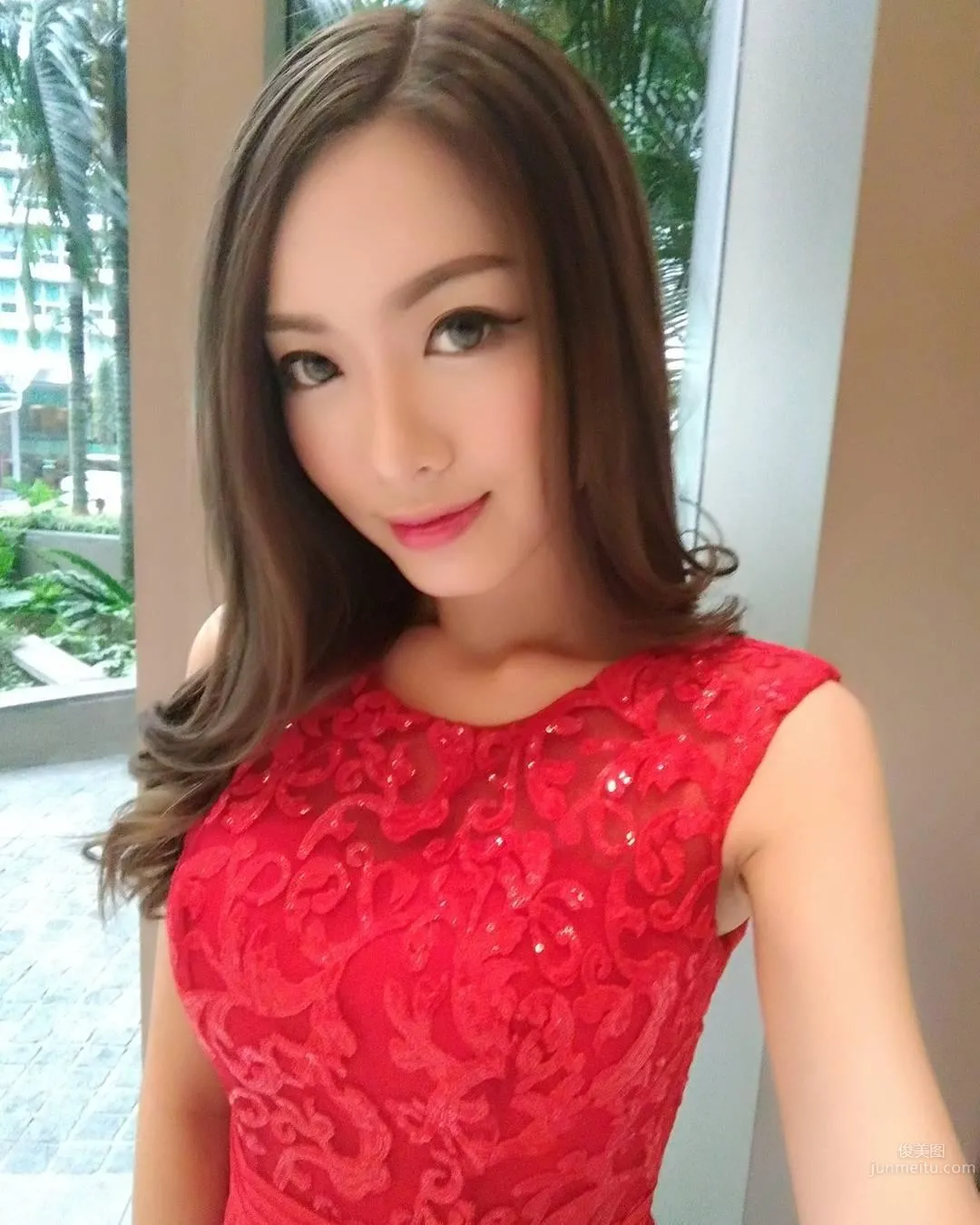 Malaysian Car Model's Domineering Selfie: Don't Mess with Me, I've Trained photo 49