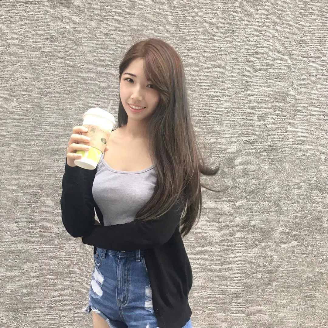Taiwan Female Anchor Liao Zixuan, Dance Major Soft Girl with a Good Figure photo 33
