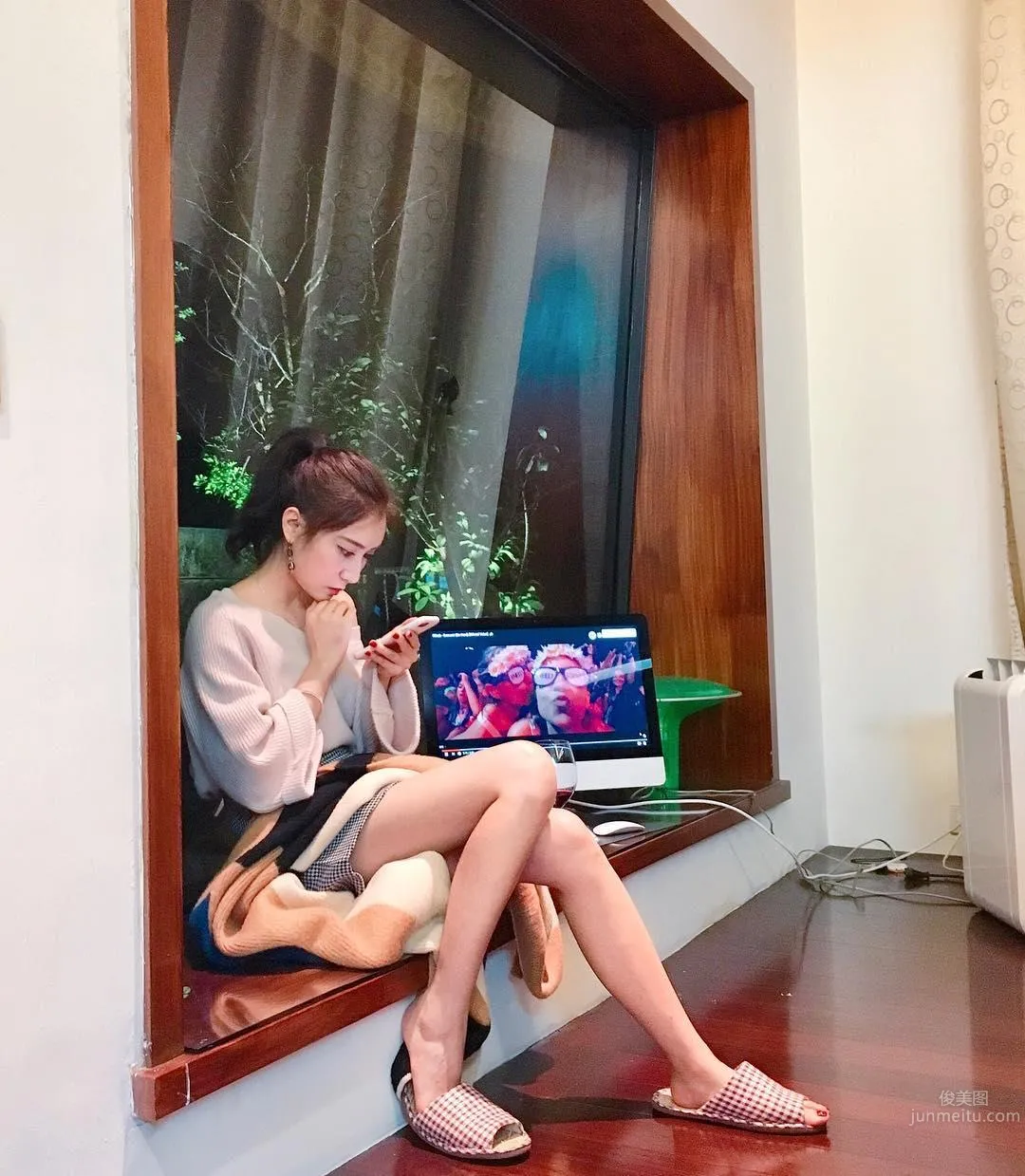 Taiwan Elegant Flight Attendant Zheng Shixuan, Sweet Smile and Big Bust and Long Legs photo 30