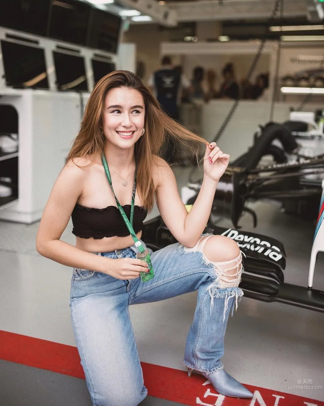 Singapore Beauty Saffron Sharpe, S-Class Western Curves photo 33