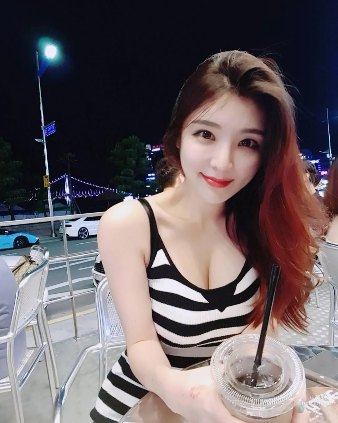 漂亮姐姐半夜「直播哄睡」 私房美照卻讓人睡不着 15
