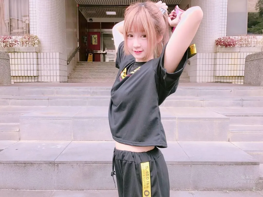 超甜美萌妹周奕瑜 深藏不露的好身材 15