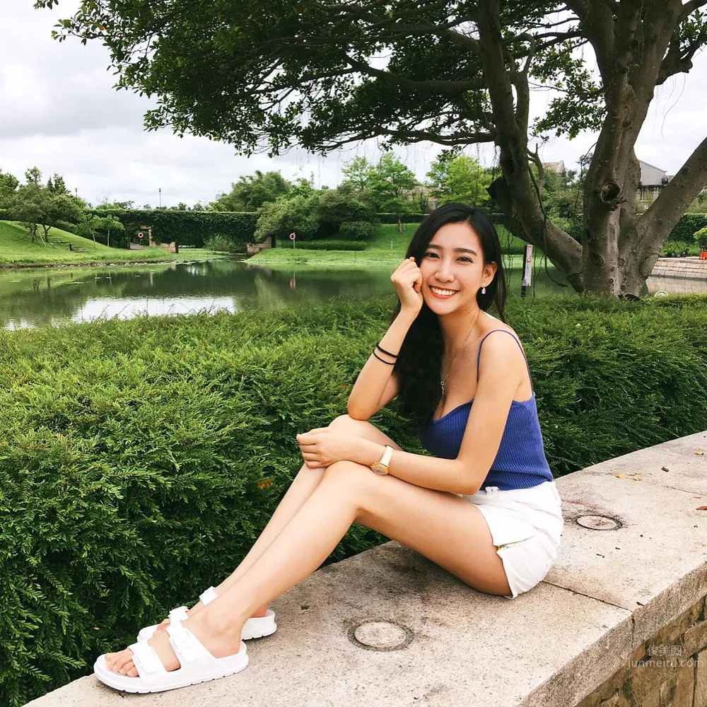 Taiwan Elegant Flight Attendant Zheng Shixuan, Sweet Smile and Big Bust and Long Legs photo 3