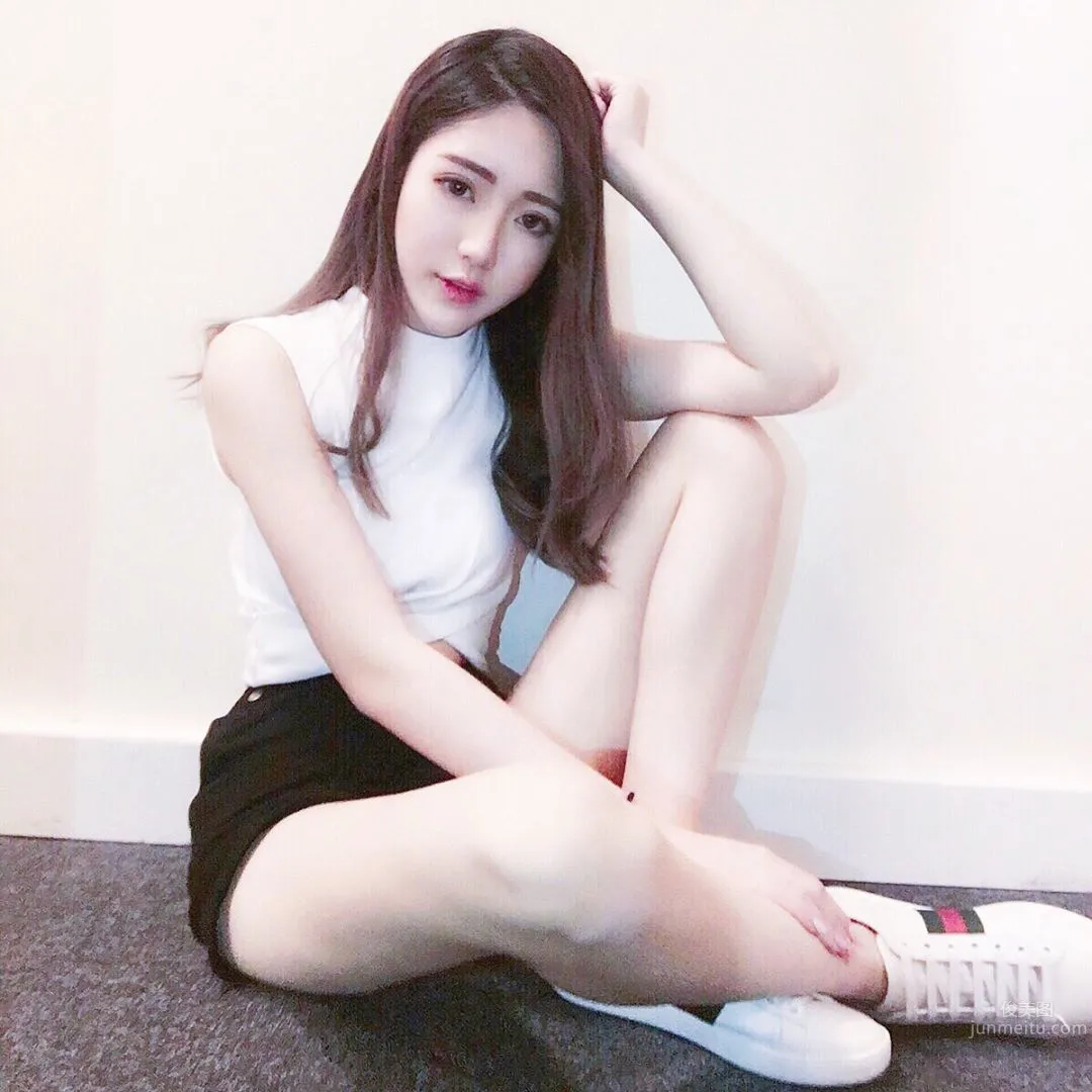 台湾正妹石洁心 超吸睛的事业线_2