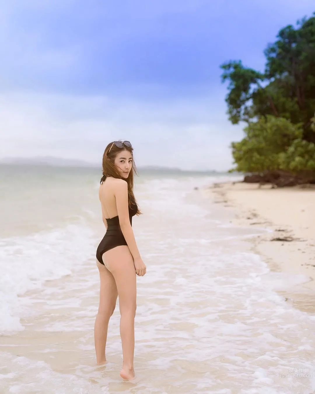 Bowlki Phasinee - Bikini Warms Your and My Empty Winter photo 51