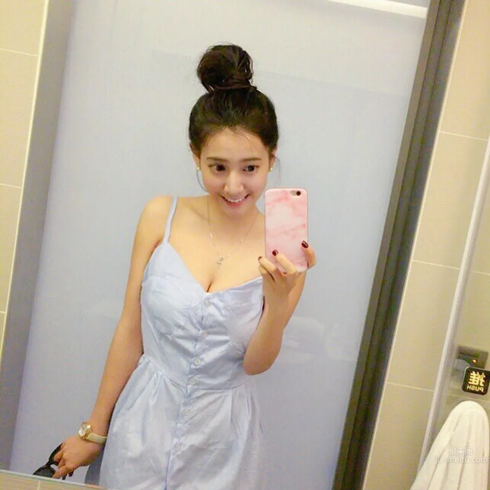 Taiwan Elegant Flight Attendant Zheng Shixuan, Sweet Smile and Big Bust and Long Legs photo 9