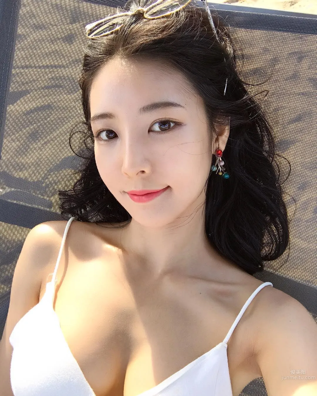 The Super Perfect Flower Arrangement Teacher Has Such a Great Figure! Showing Off a Bikini at the Beach Excites Netizens photo 46