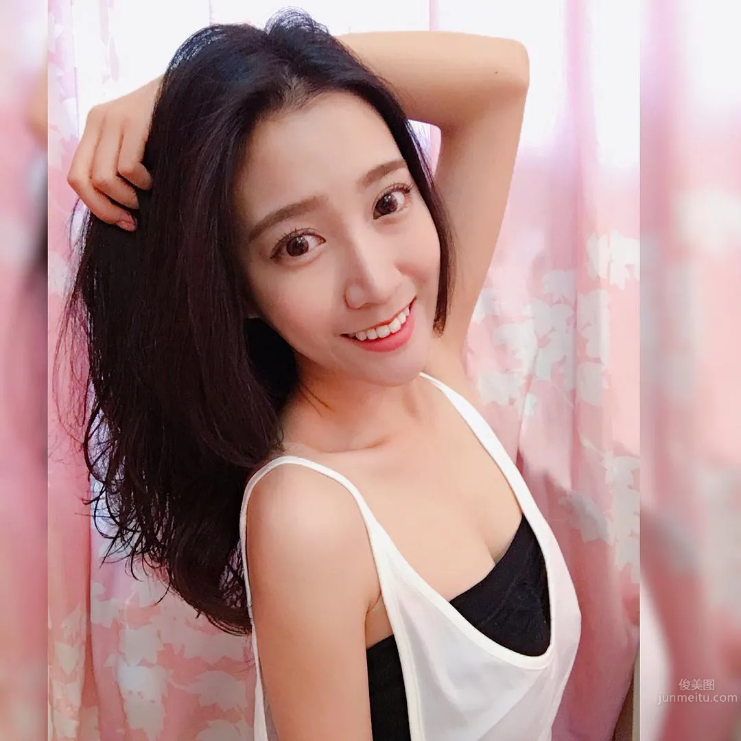 Taiwan Elegant Flight Attendant Zheng Shixuan, Sweet Smile and Big Bust and Long Legs photo 10