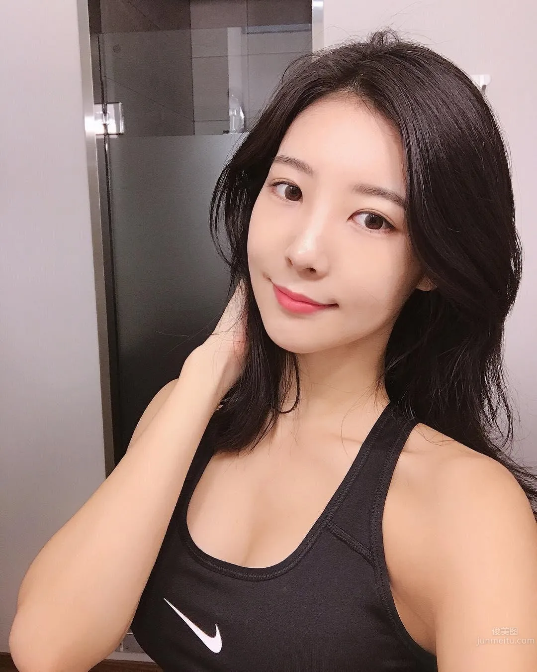 The Super Perfect Flower Arrangement Teacher Has Such a Great Figure! Showing Off a Bikini at the Beach Excites Netizens photo 40