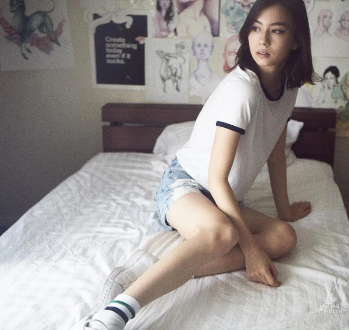 Chinese-American Mixed Blood Lauren Tsai, Full of Energy Retro Vibe photo 10