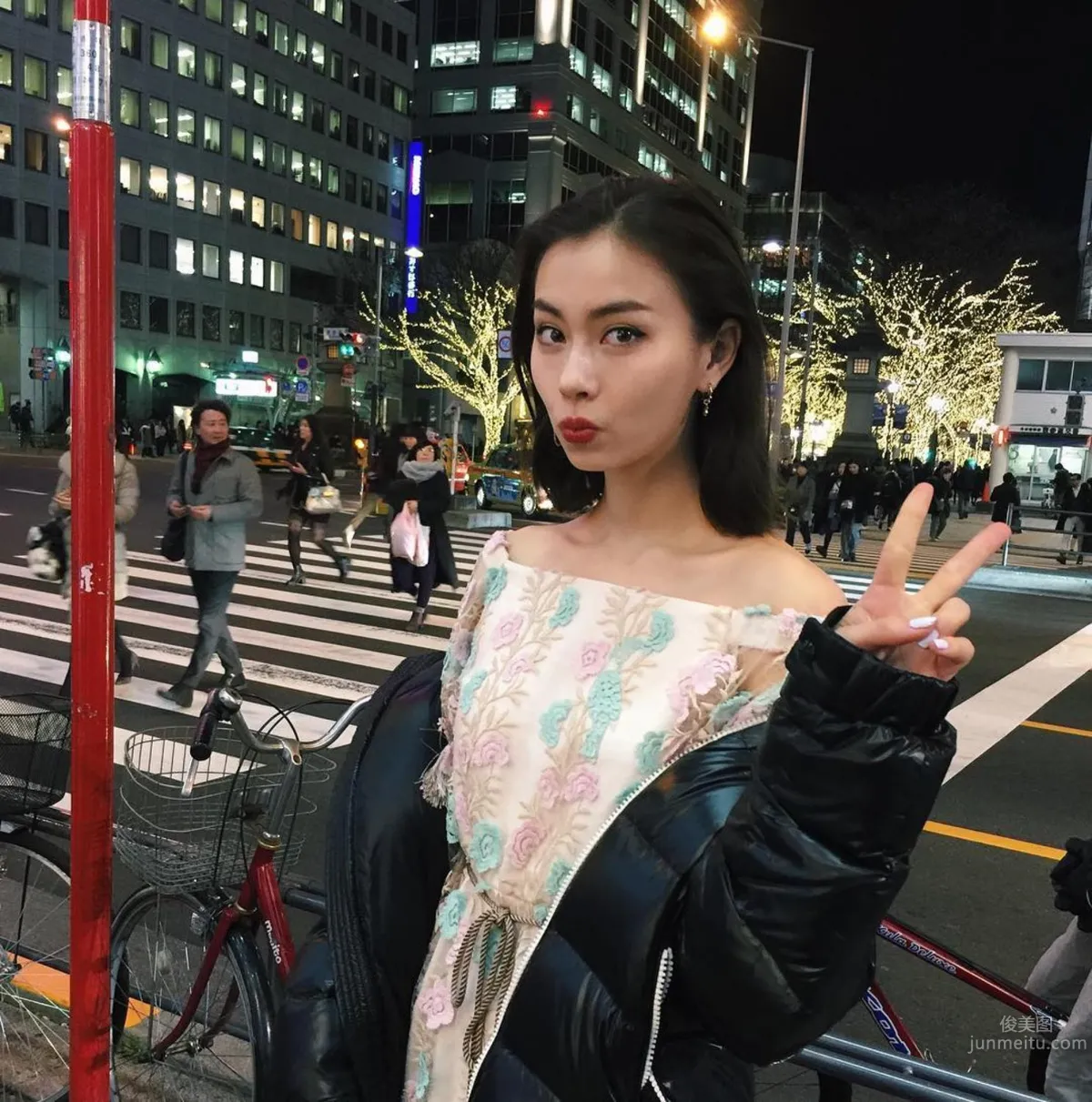 Chinese-American Mixed Blood Lauren Tsai, Full of Energy Retro Vibe photo 47