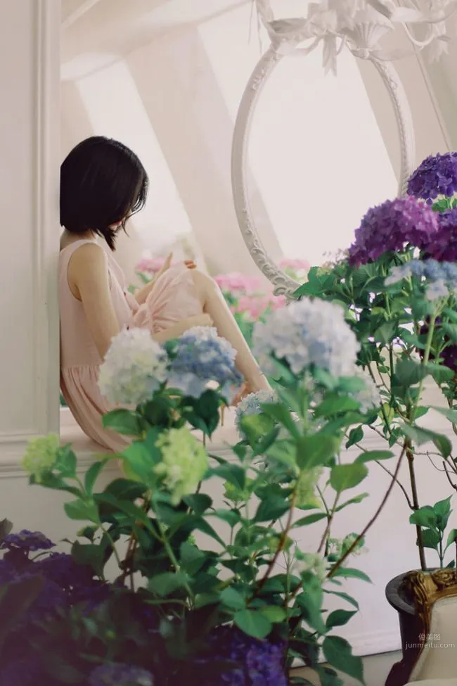 冷豔美人尹善英 洋裝美照惹人愛 32