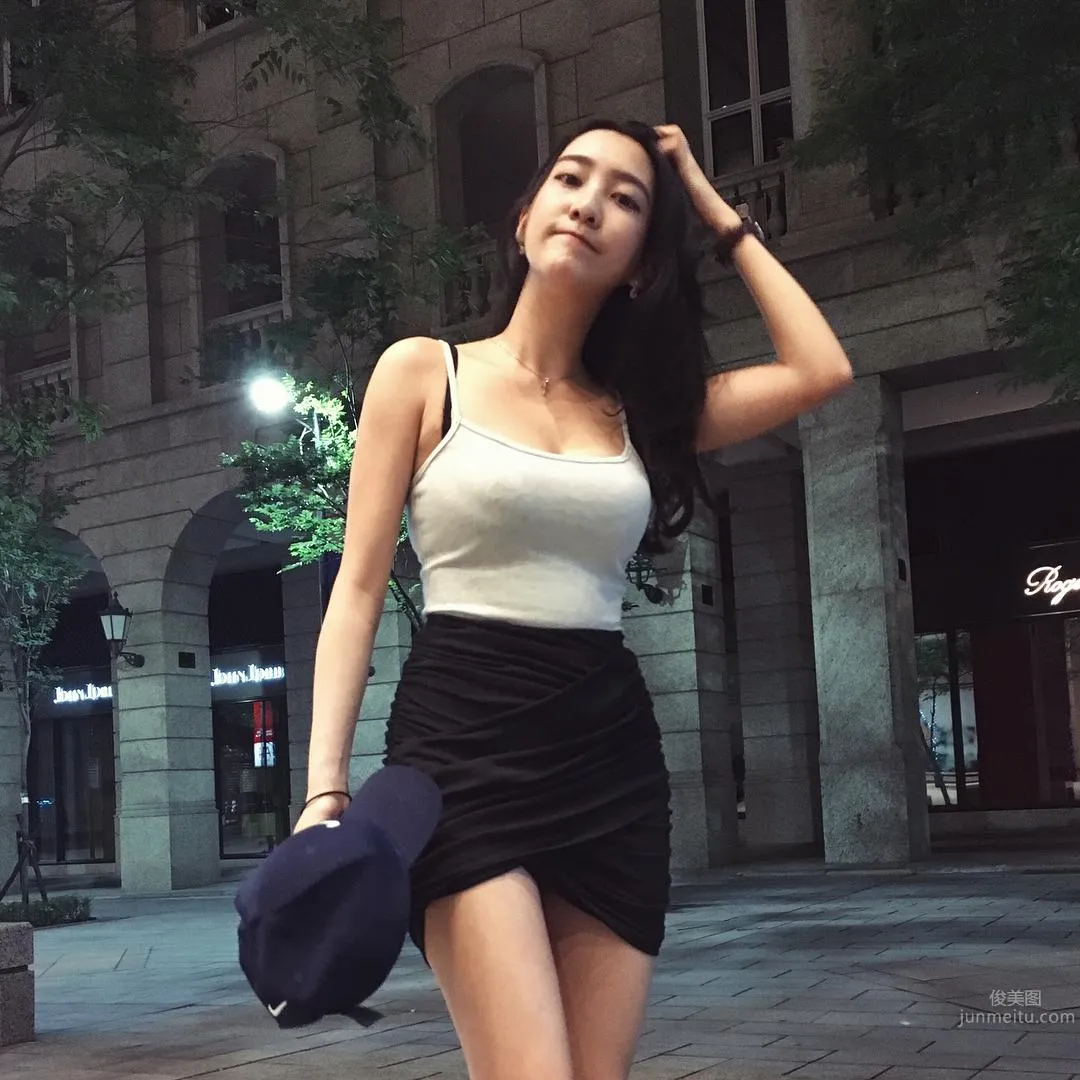 Taiwan Elegant Flight Attendant Zheng Shixuan, Sweet Smile and Big Bust and Long Legs photo 7