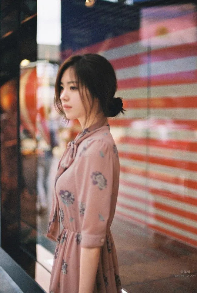 冷豔美人尹善英 洋裝美照惹人愛 5