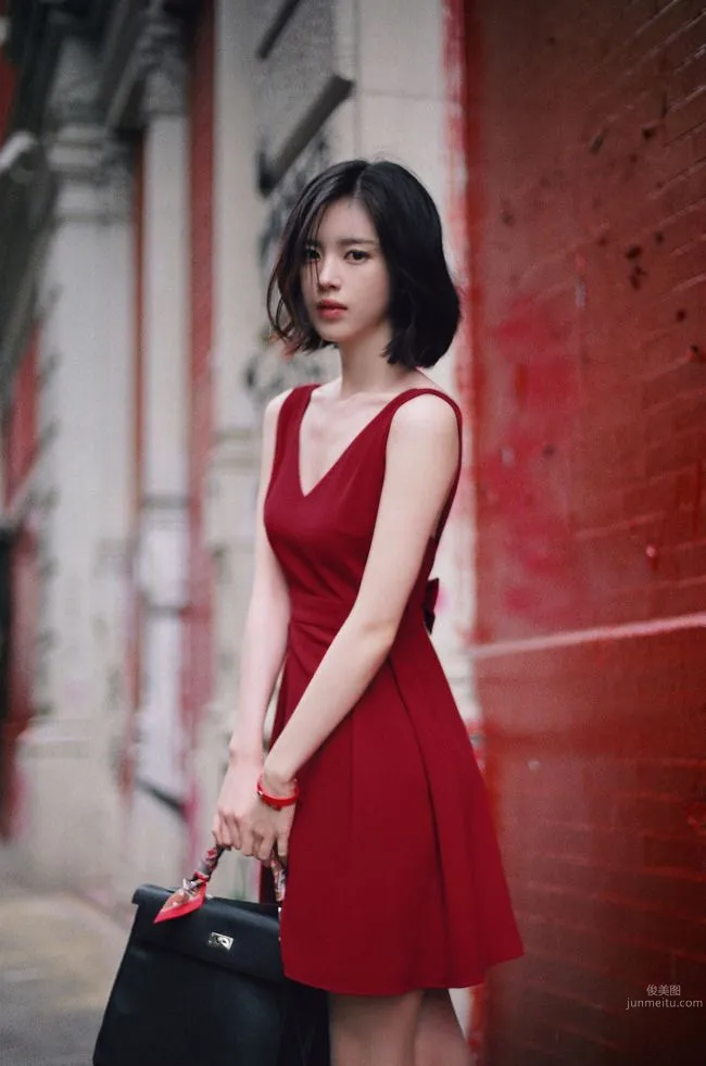 冷豔美人尹善英 洋裝美照惹人愛 2
