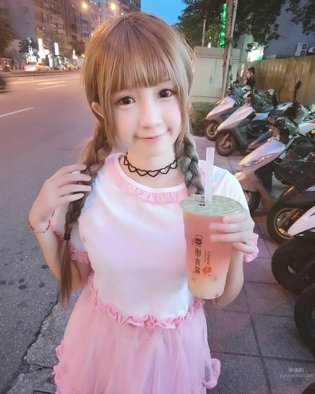 超甜美萌妹周奕瑜 深藏不露的好身材 13