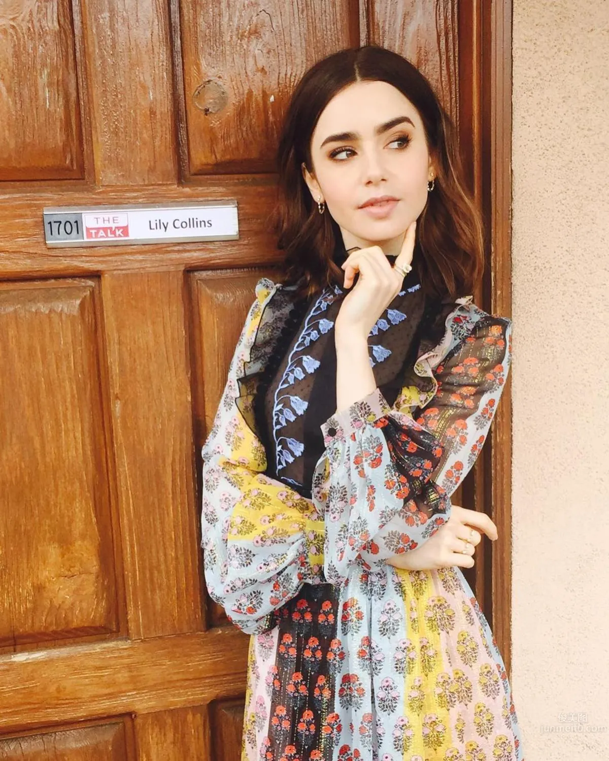 British-American Mixed-Race Lily Collins, Natural Beauty Candid Bare Face Photos photo 2