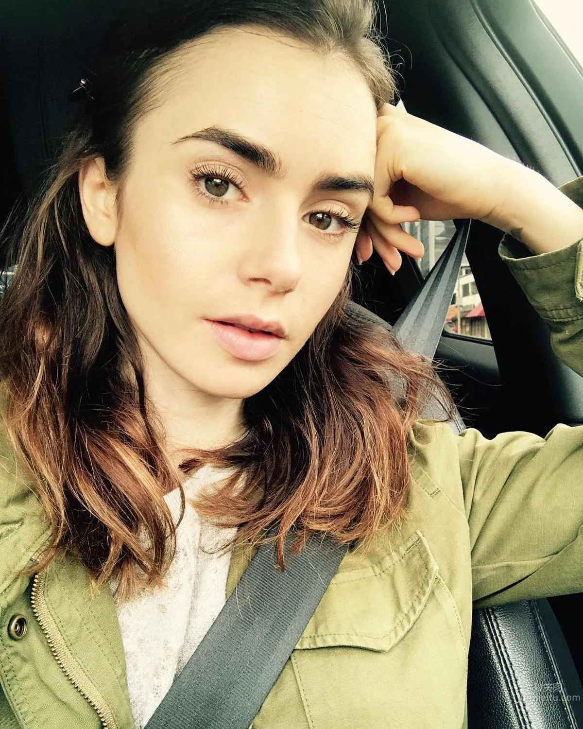British-American Mixed-Race Lily Collins, Natural Beauty Candid Bare Face Photos photo 17
