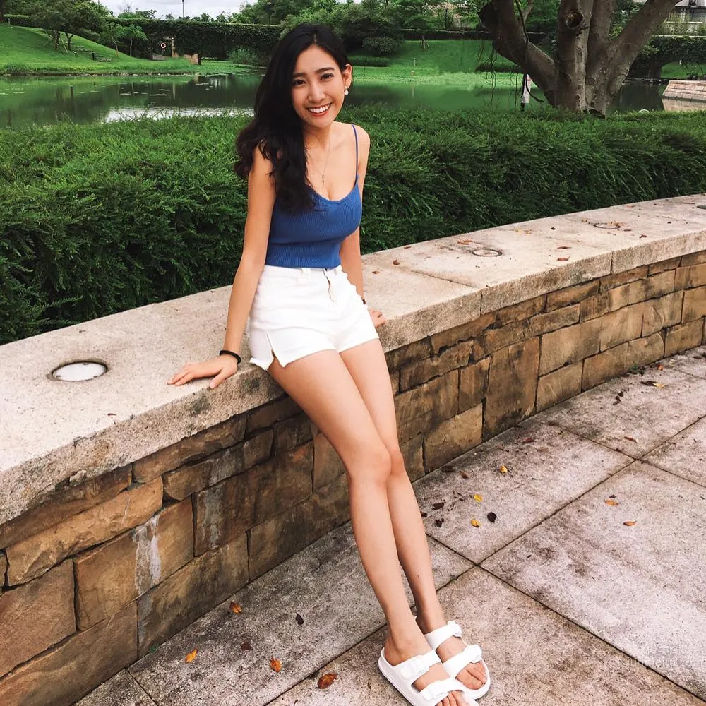 Taiwan Elegant Flight Attendant Zheng Shixuan, Sweet Smile and Big Bust and Long Legs photo 4