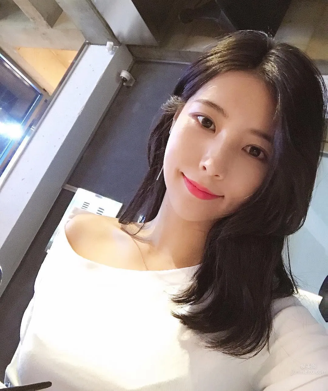 The Super Perfect Flower Arrangement Teacher Has Such a Great Figure! Showing Off a Bikini at the Beach Excites Netizens photo 41