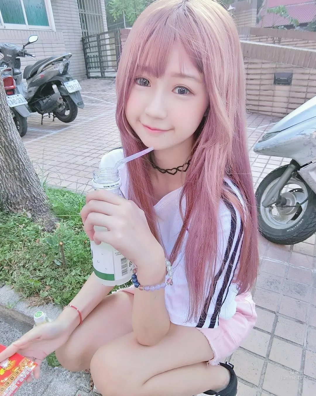 超甜美萌妹周奕瑜 深藏不露的好身材 22