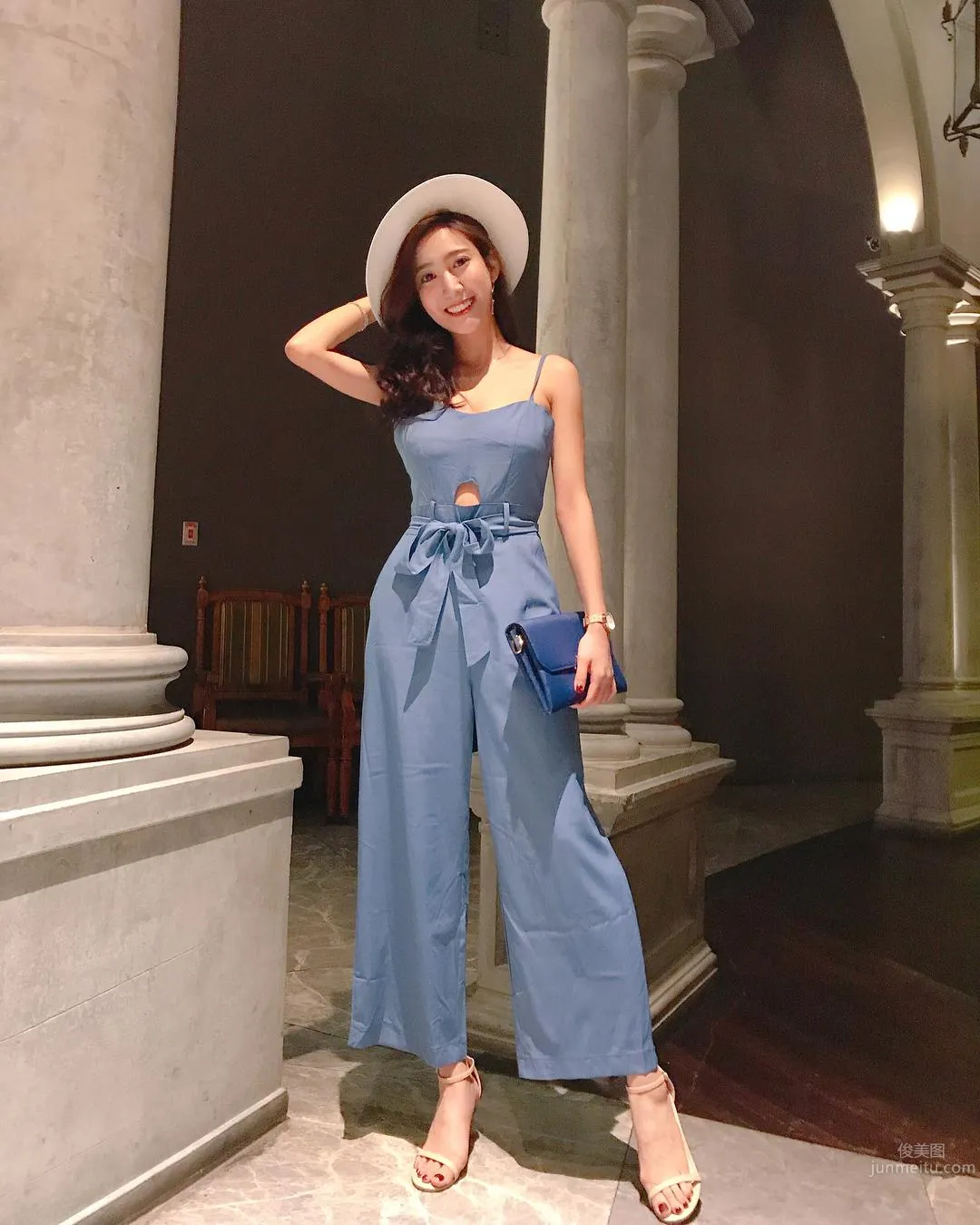 Taiwan Elegant Flight Attendant Zheng Shixuan, Sweet Smile and Big Bust and Long Legs photo 25