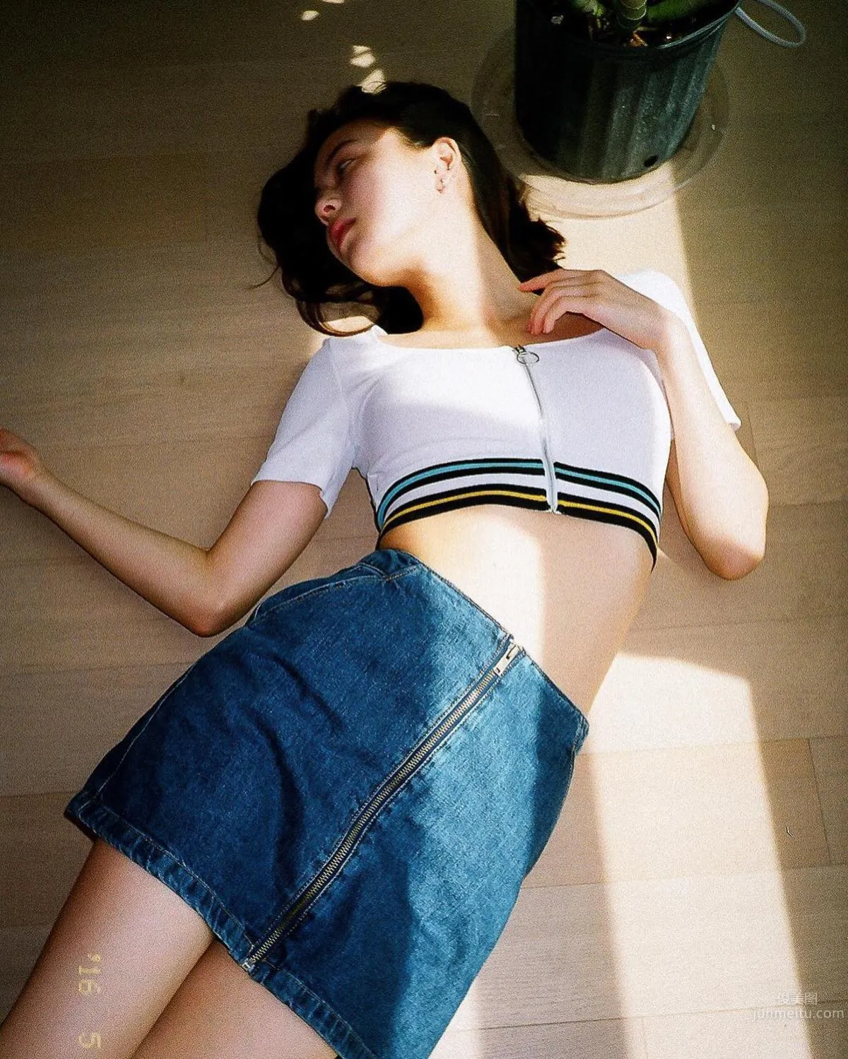 Chinese-American Mixed Blood Lauren Tsai, Full of Energy Retro Vibe photo 2