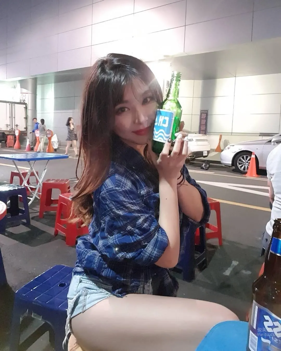 漂亮姐姐半夜「直播哄睡」 私房美照卻讓人睡不着 19