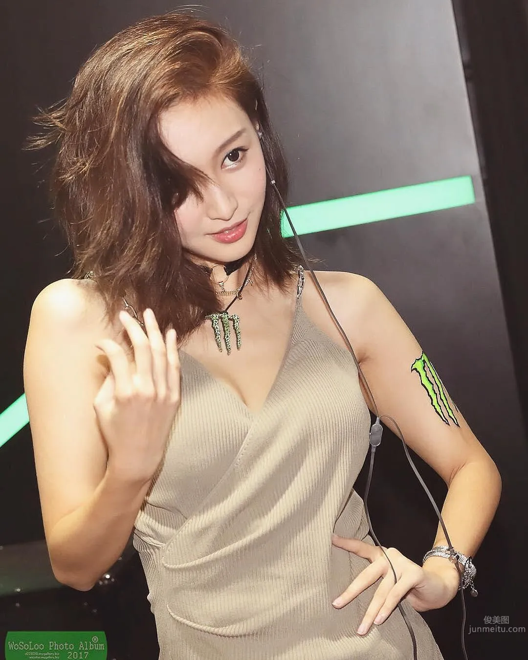 香港DJ樂宜LokYii 搶眼深溝辣到蹦出來 18
