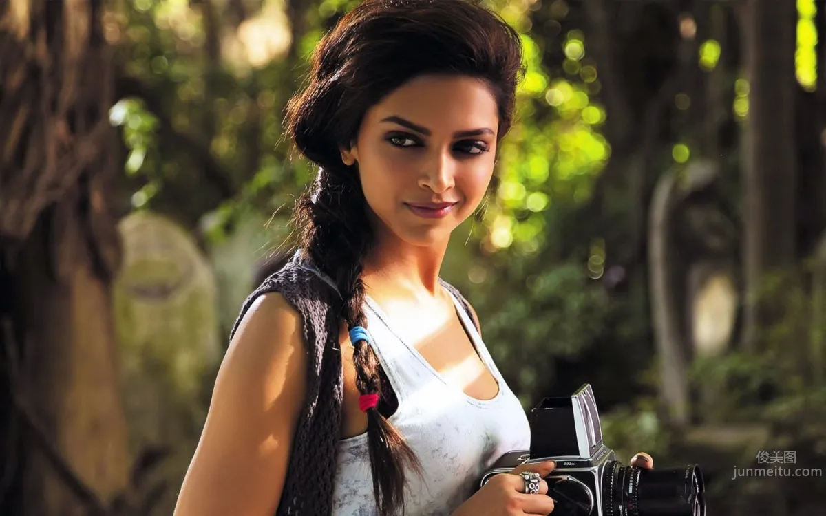 Deepika Padukone: Photo Set 2026 photo 15