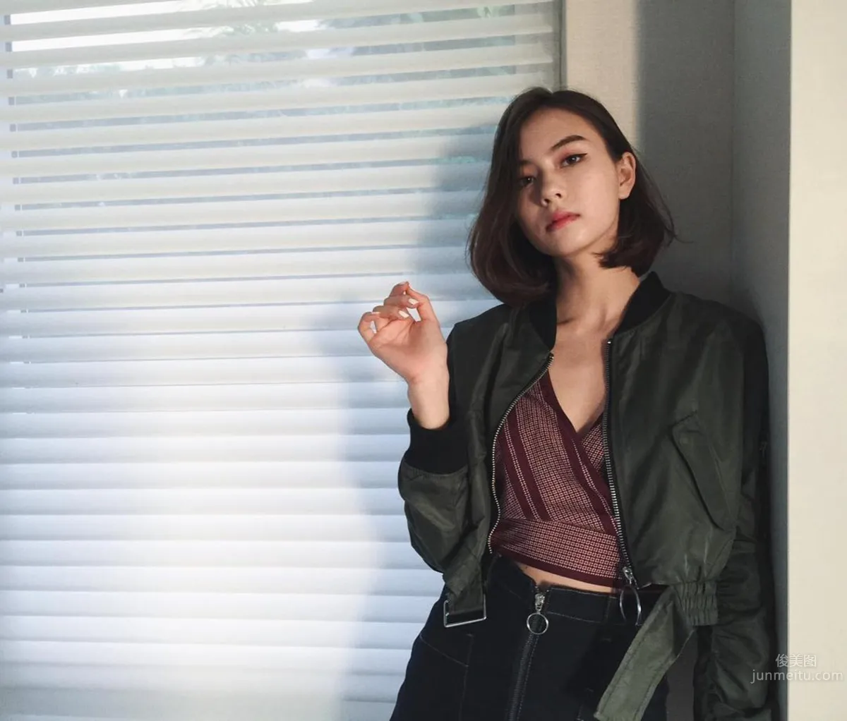 Chinese-American Mixed Blood Lauren Tsai, Full of Energy Retro Vibe photo 12