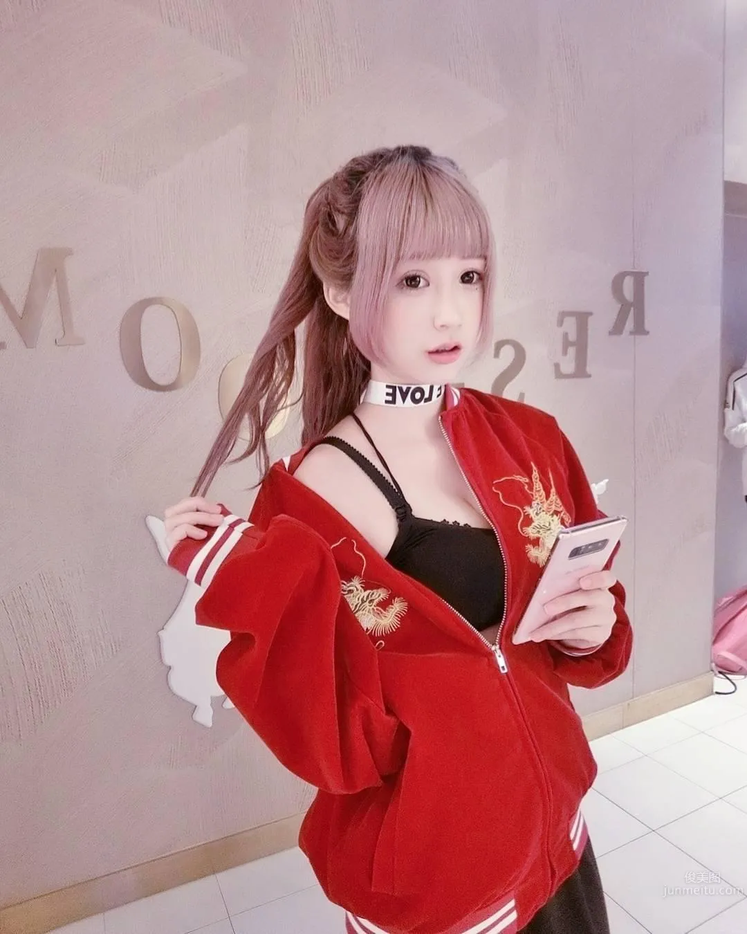 超甜美萌妹周奕瑜 深藏不露的好身材 42