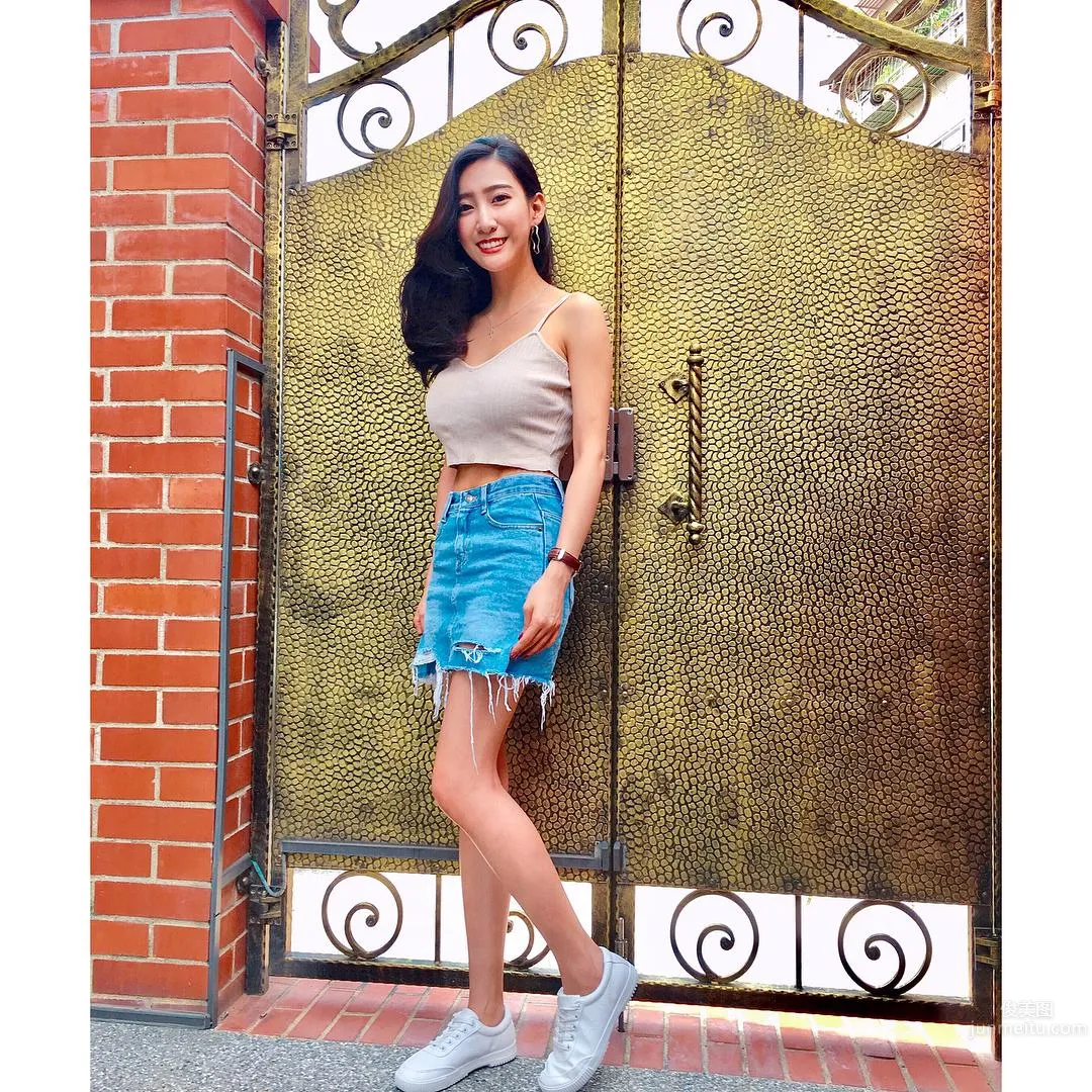 Taiwan Elegant Flight Attendant Zheng Shixuan, Sweet Smile and Big Bust and Long Legs photo 11