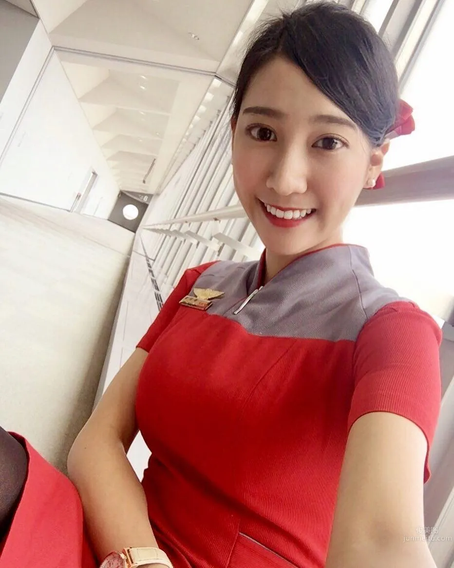 Taiwan Elegant Flight Attendant Zheng Shixuan, Sweet Smile and Big Bust and Long Legs photo 6