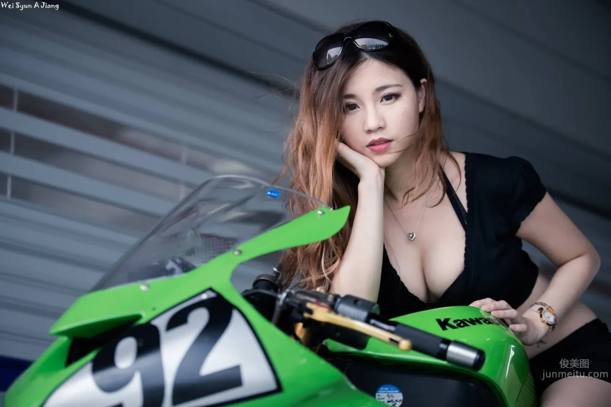 Tainan Car Model Chen Zihan, This Is What a Beauty with a Car Looks Like photo 2