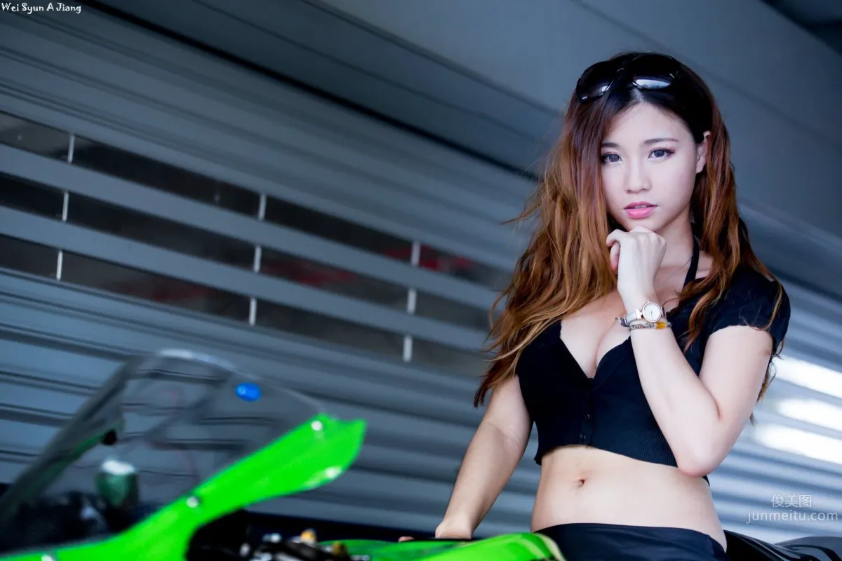 台南车模陈姿含 香车美人就是这样_0