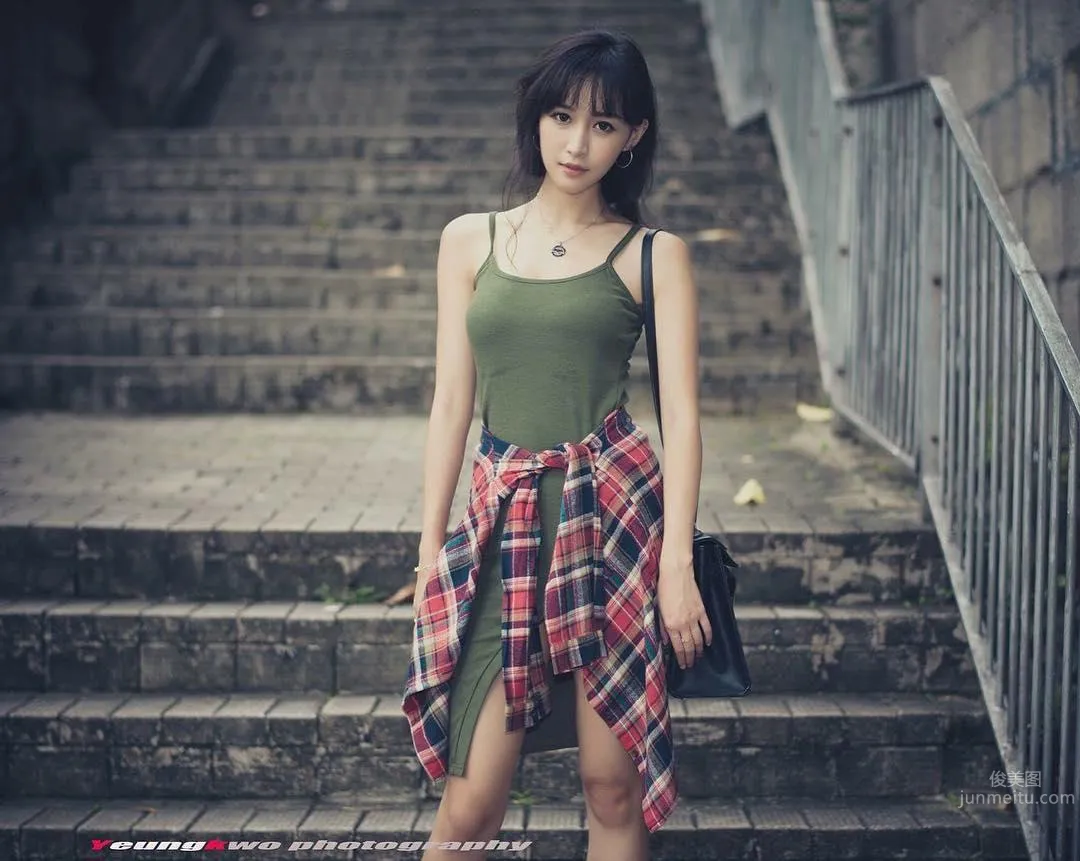 香港DJ樂宜LokYii 搶眼深溝辣到蹦出來 1