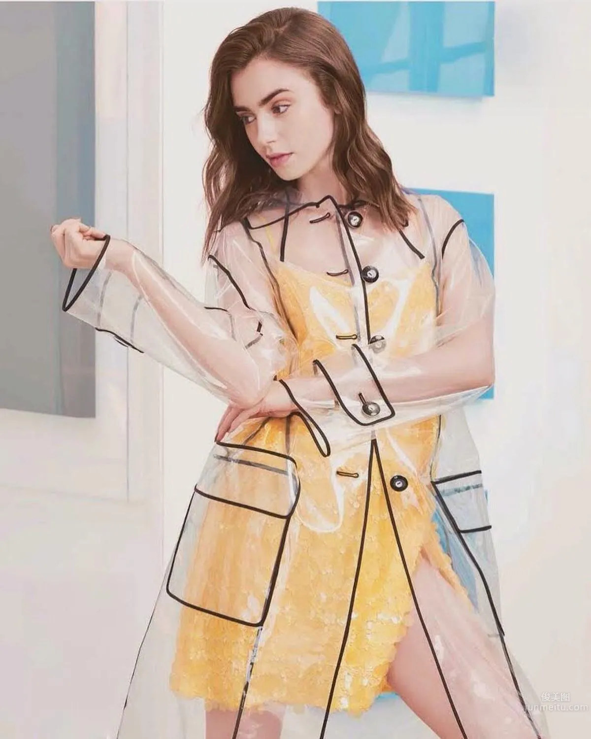 British-American Mixed-Race Lily Collins, Natural Beauty Candid Bare Face Photos photo 15