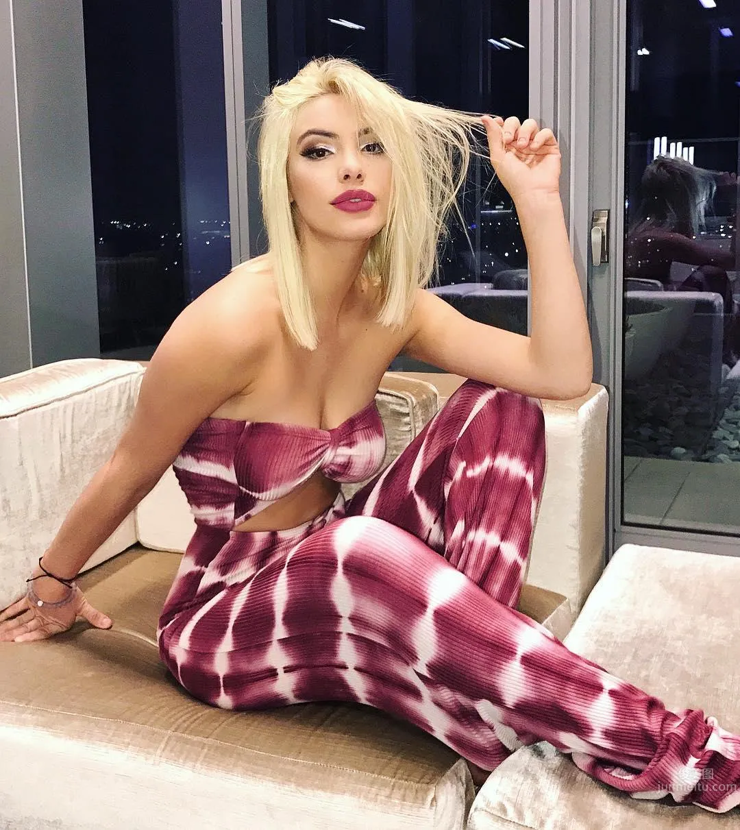 Lele Pons- 欧美版Papi酱火辣私房照_26