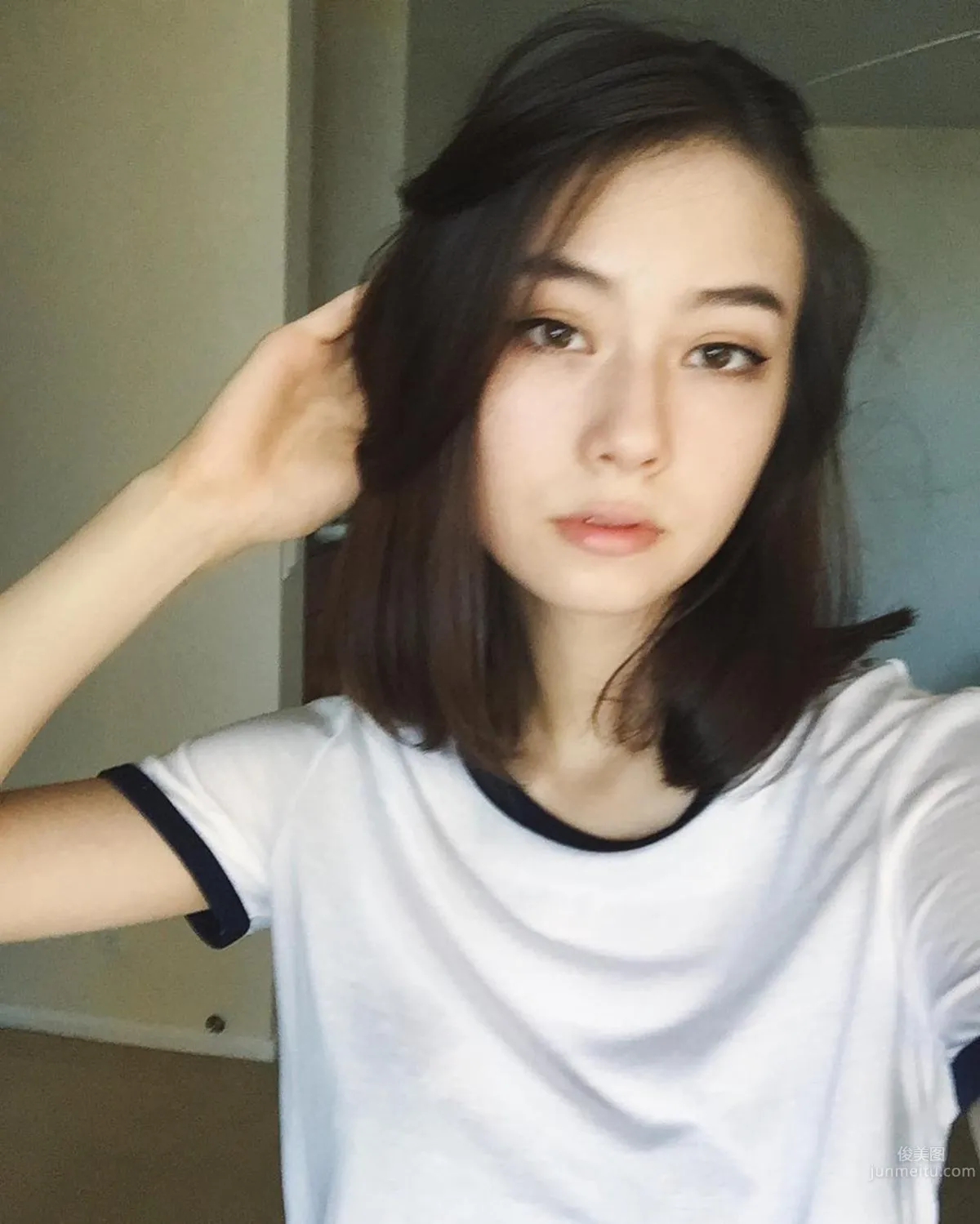 Chinese-American Mixed Blood Lauren Tsai, Full of Energy Retro Vibe photo 1