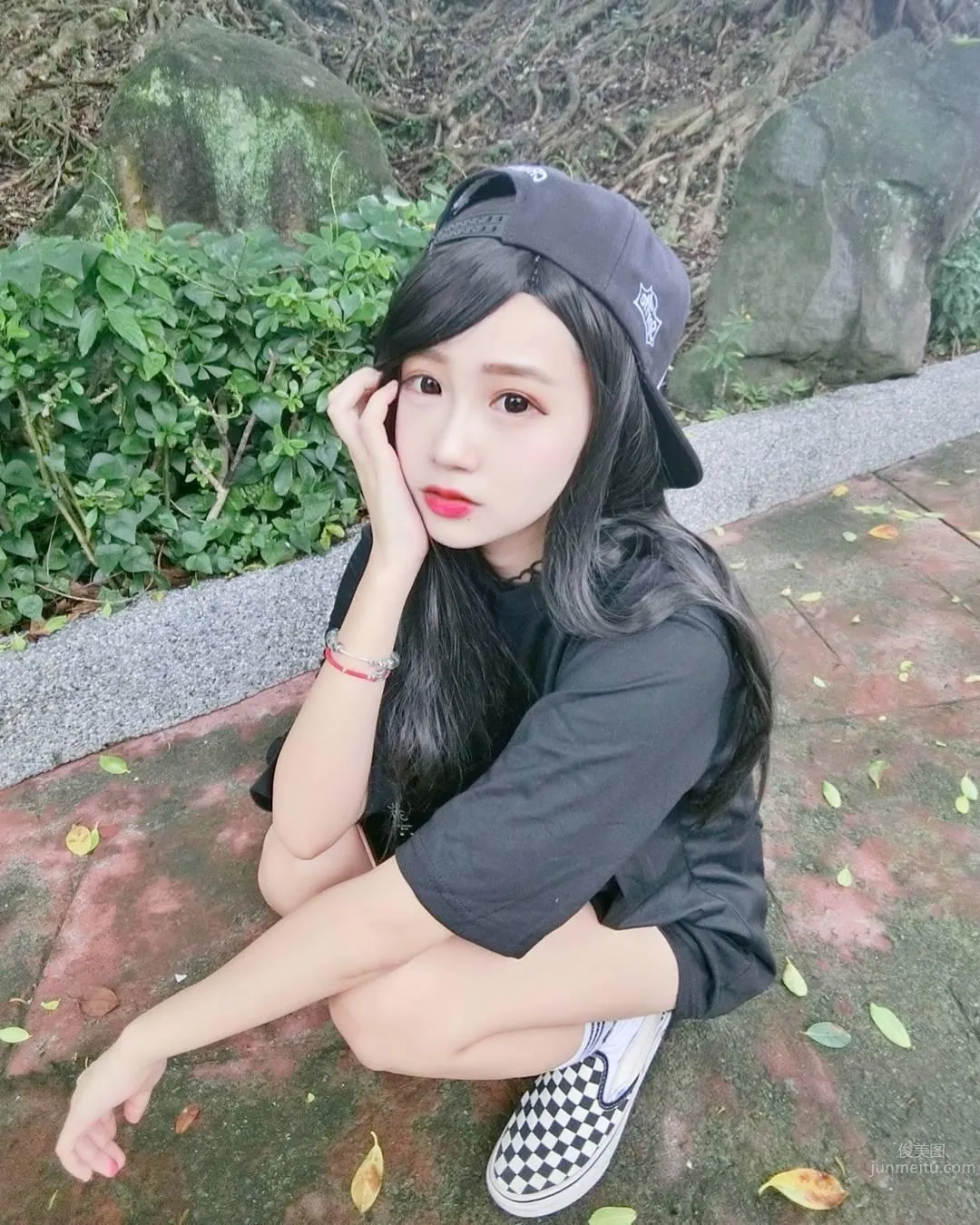 超甜美萌妹周奕瑜 深藏不露的好身材 31