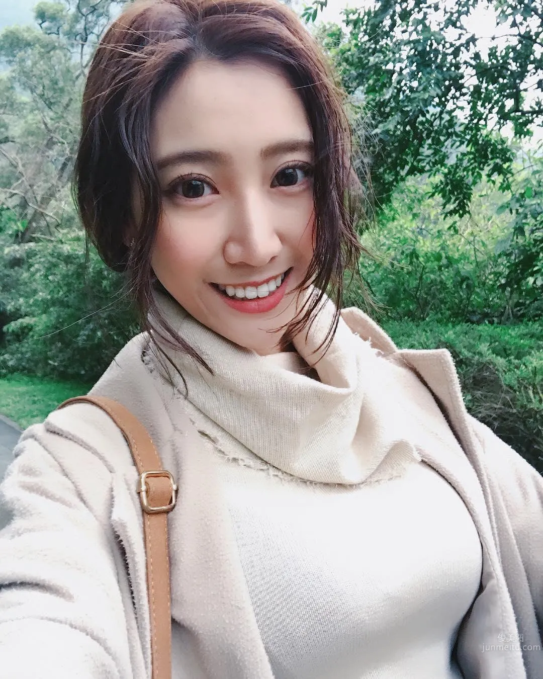 Taiwan Elegant Flight Attendant Zheng Shixuan, Sweet Smile and Big Bust and Long Legs photo 28