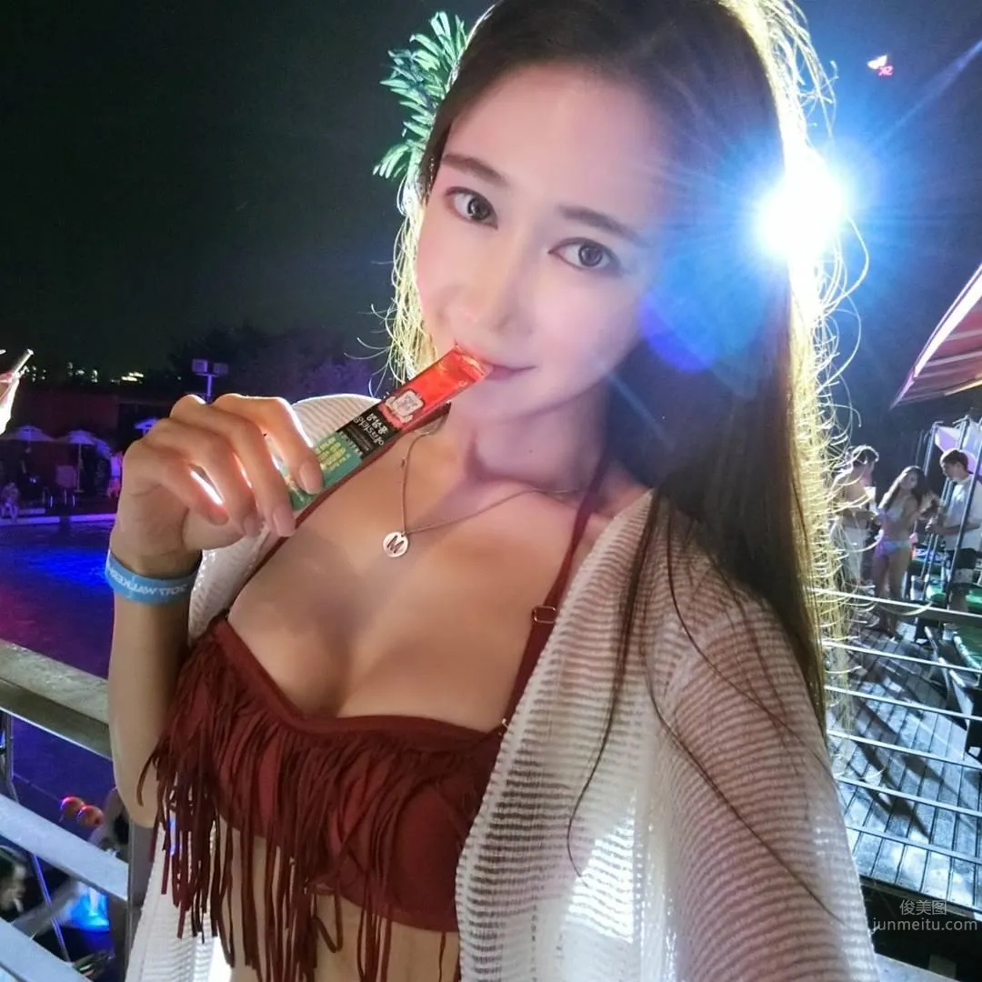 球場驚見長腿正妹！身着比基尼更美感 32