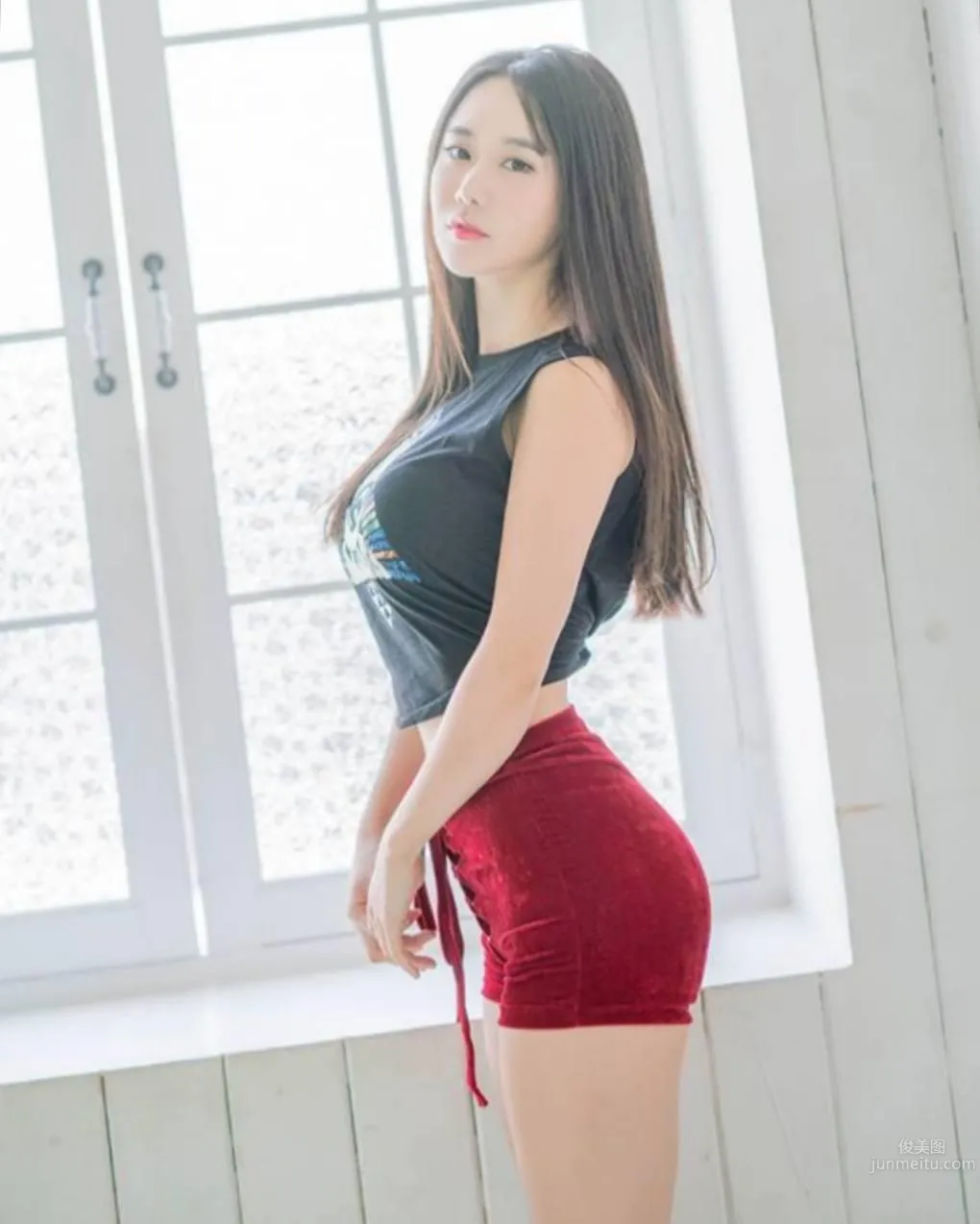 Korean Outdoor Model Kaendi, Wasp Waist and Curves, Perfect Figure photo 25
