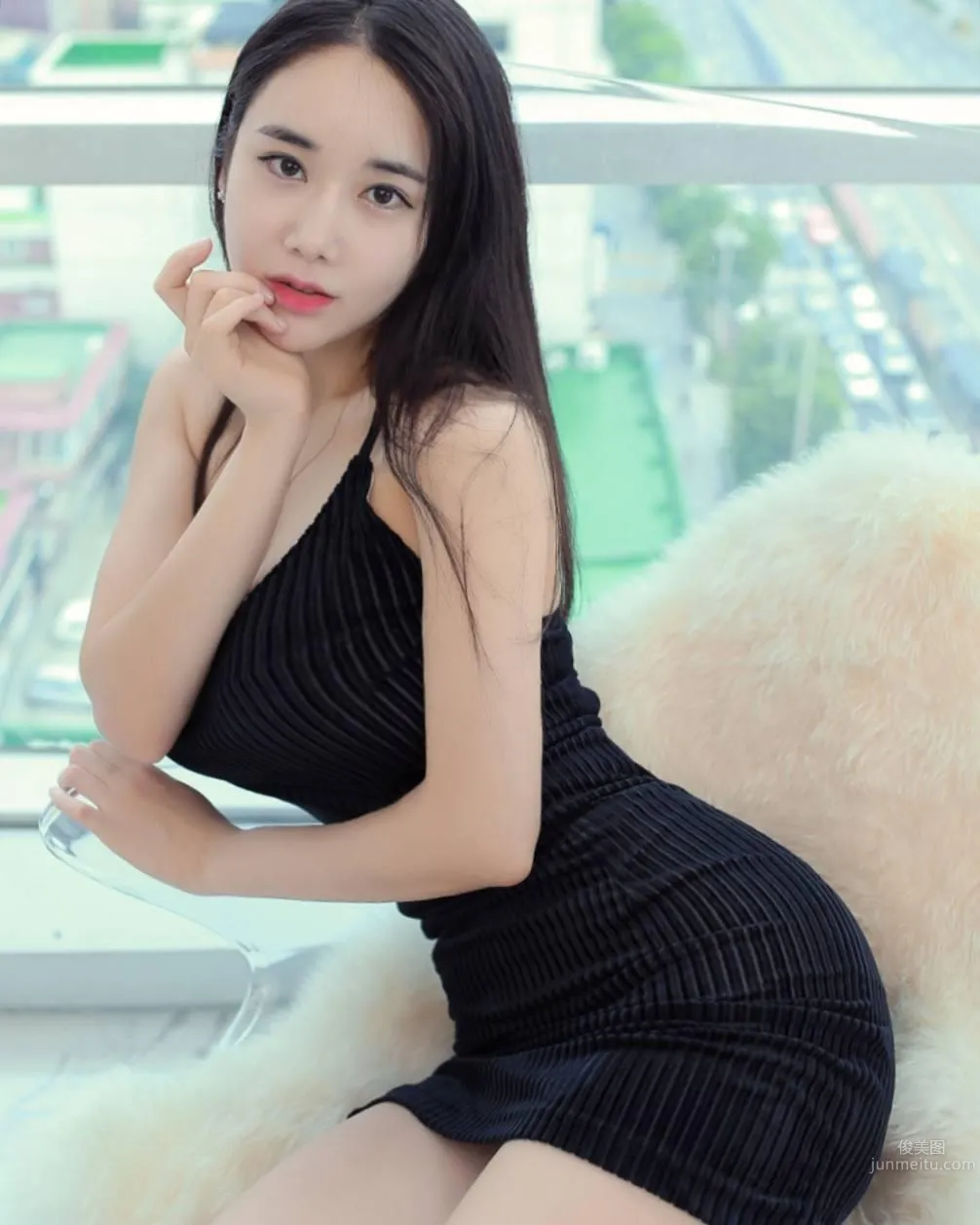 Korean Outdoor Model Kaendi, Wasp Waist and Curves, Perfect Figure photo 40