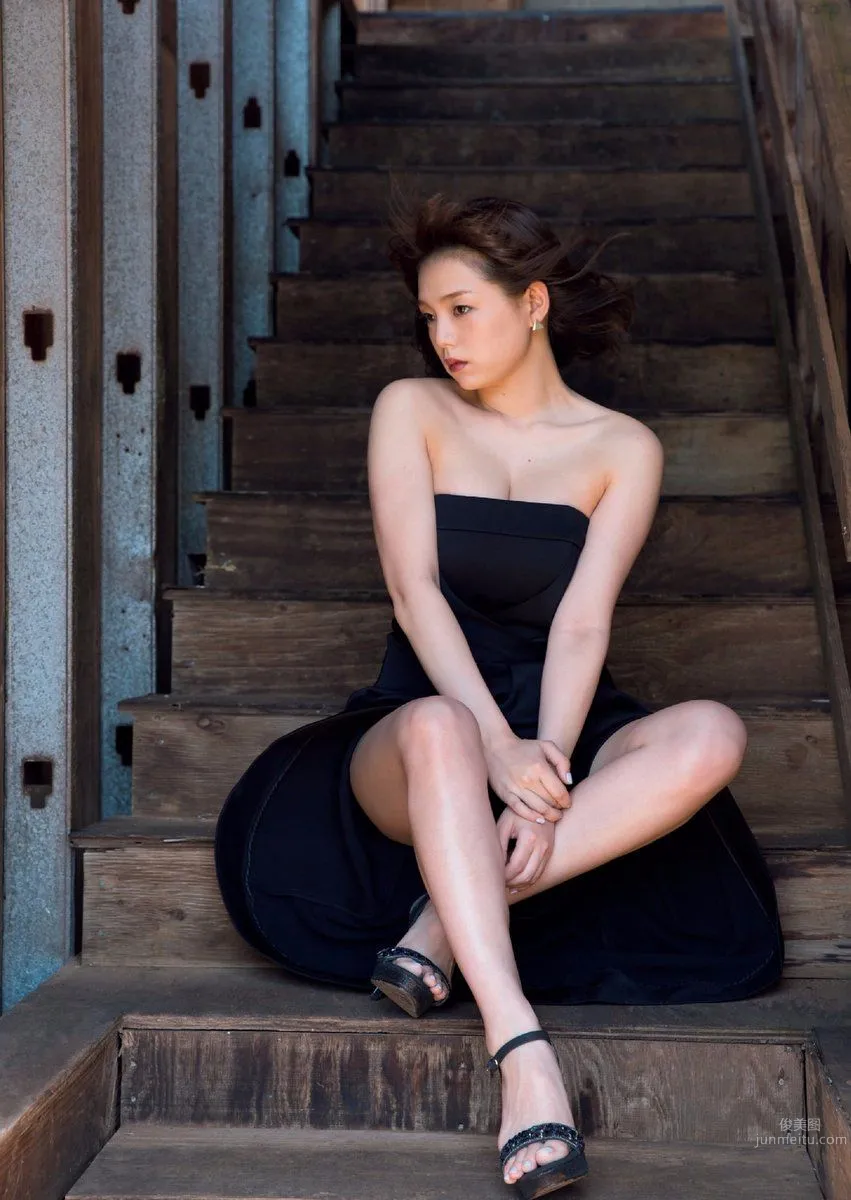 Japanese Baby Face Goddess Ai Shinozaki 2017 Weekly Playboy NEWS photo 28