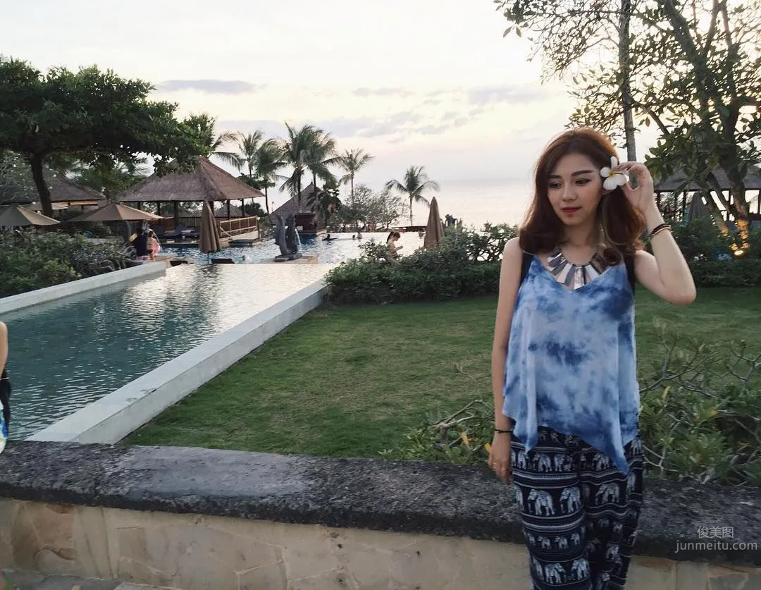 God Genes, Girl Holy Land, It Is This Country! Fair Skin and Unreasonable Good Figure photo 3