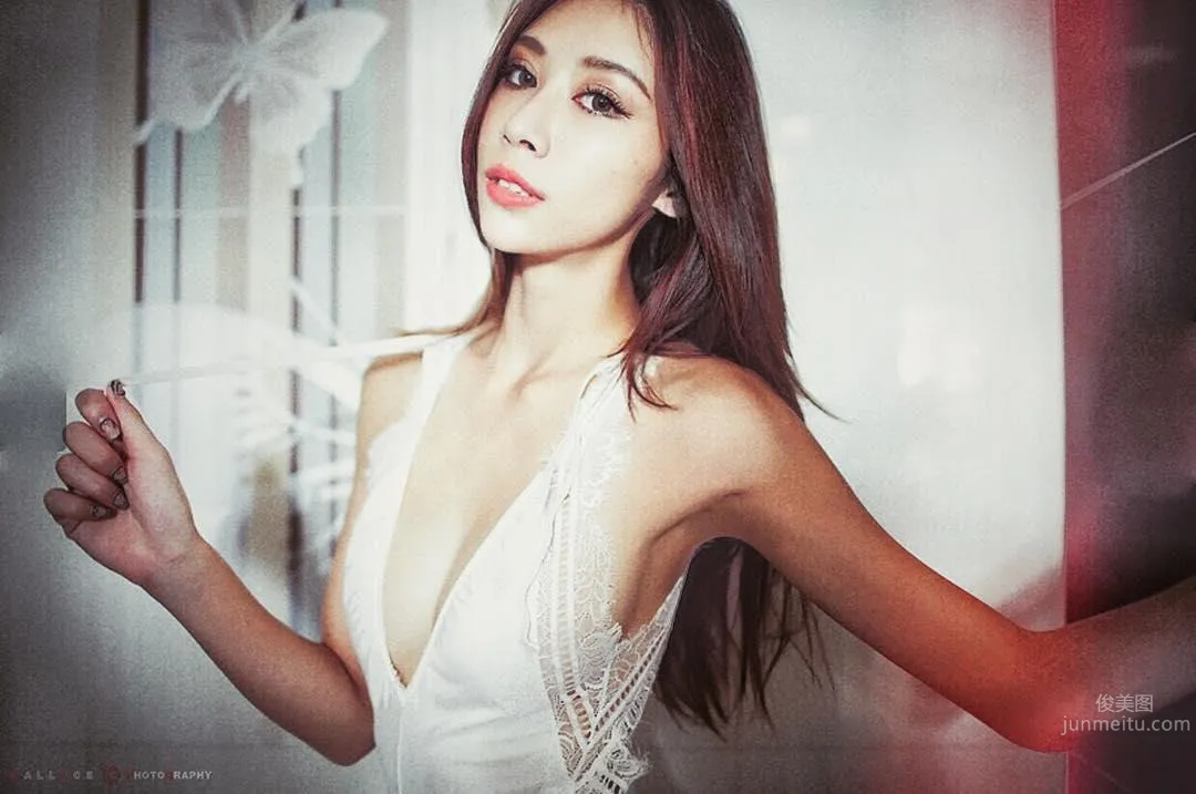 Xiaobu Angela, Queen Power MAX with Criminal Collarbones! photo 26